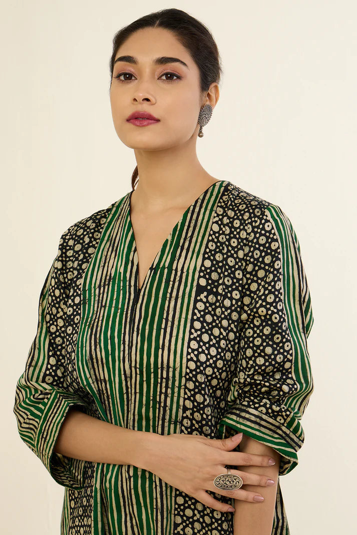 Emerald Noir Geometric Pattern Front Zipper A-Line Kurta