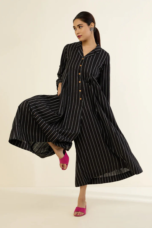 Classic Striped Monochrome Jumpsuit With Pockets & Collar