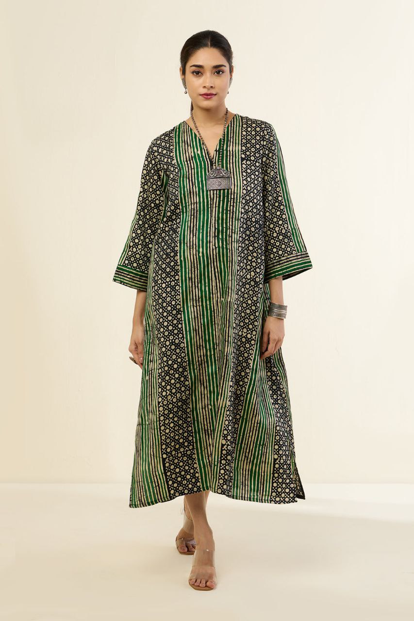 Emerald Noir Geometric Pattern Front Zipper A-Line Kurta